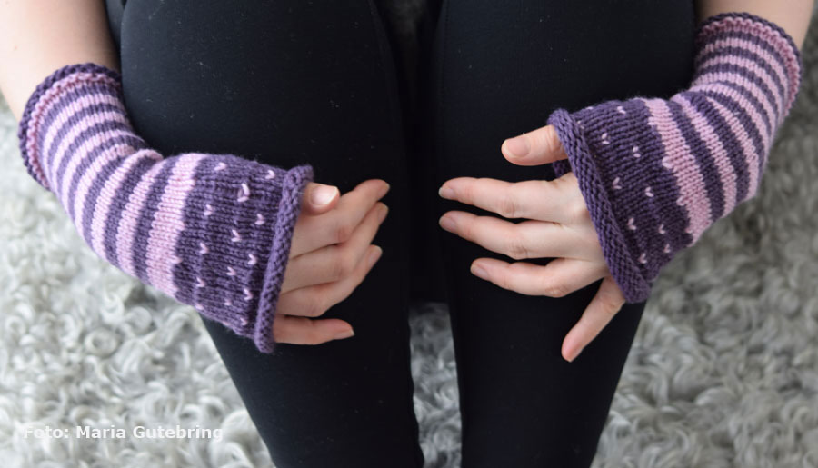 Lila och rosa m�nsterstickade pulsv�rmare i mjukt akrylgarn
